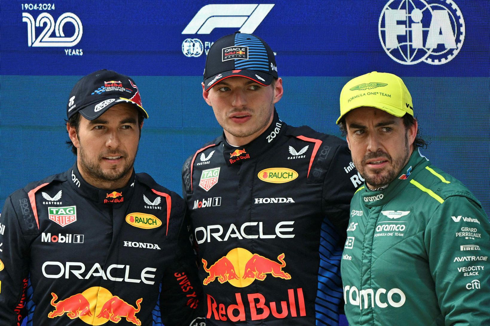 Red Bull liðarnir Sergio Perez og Max Verstappen ásamt Fernando …