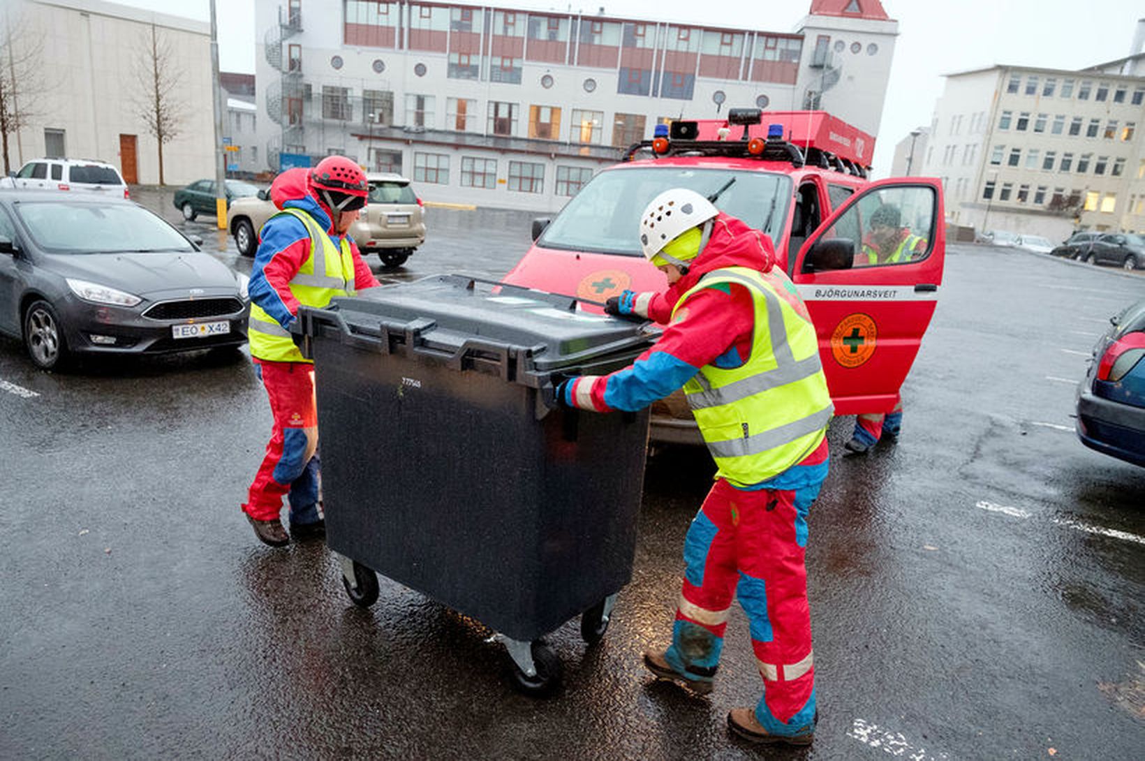 40 þúsund manns án rafmagns í gær