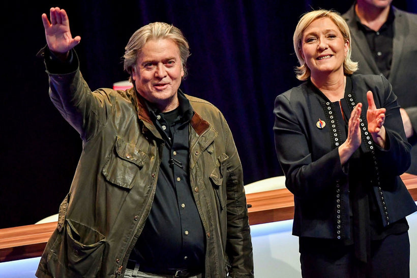 Steve Bannon og Marine Le Pen.