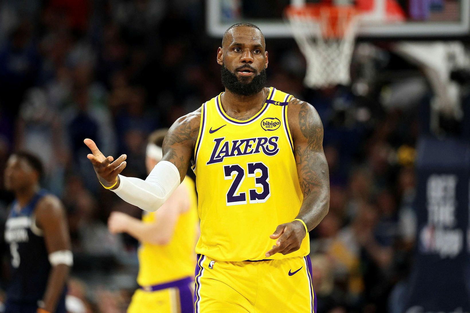 LeBron James í nótt.