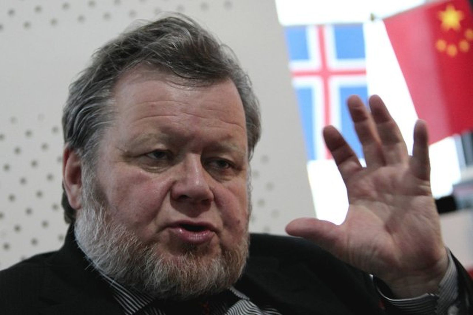 Össur Skarphéðinsson í viðtali við Reuters í Kína.