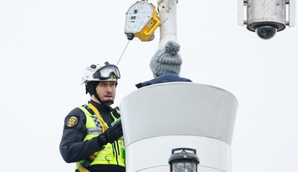 Lögreglan girðir af stærra svæði
