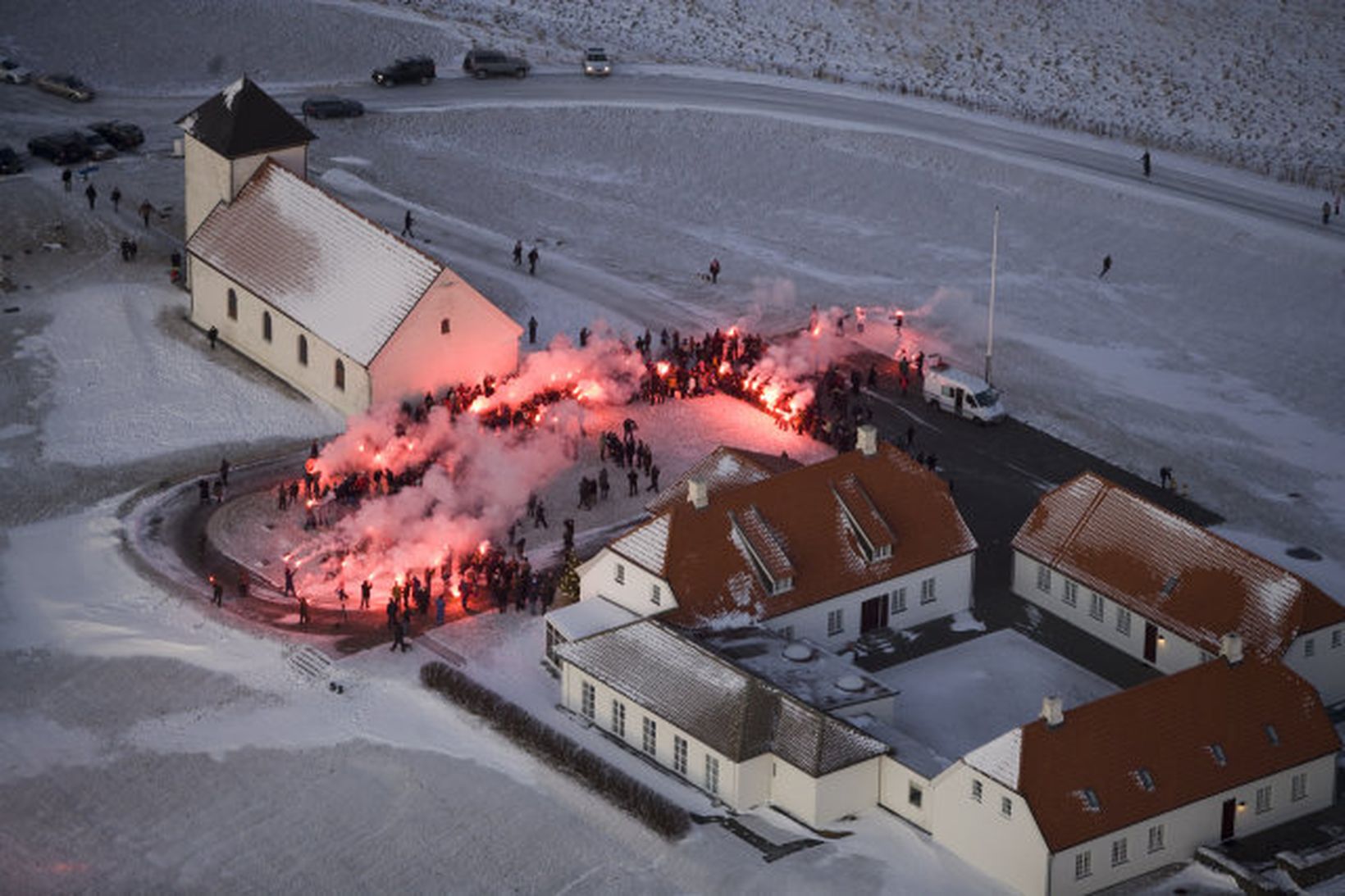 Blysförin við Bessastaði skömmu áður en forsetinn synjaði Icesave-samningnum staðfestingar.