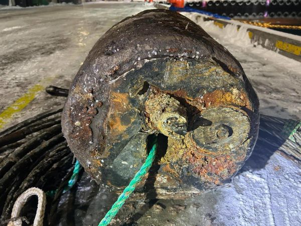 The torpedo bomb was towed into Eyjafjörður last night to be defused at dawn today.