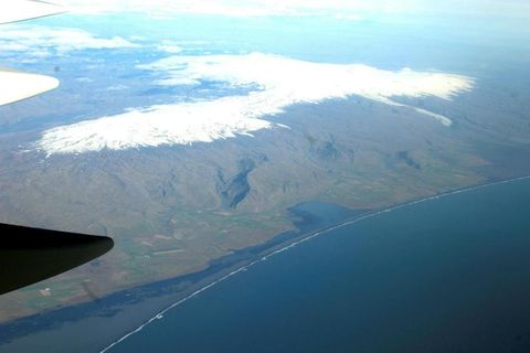 An areal view with Katla on the easternmost part of the photograph.