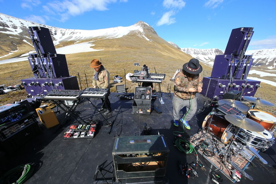 Tónleikarnir hefjast kl 18:00, en klukkan 20:00 stígur Ásgeir á svið.