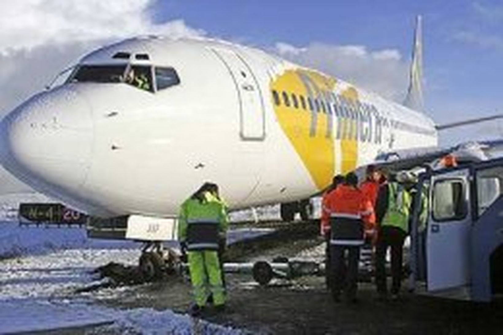 Boeing 737-800 þota JetX þar sem hún fór út af …