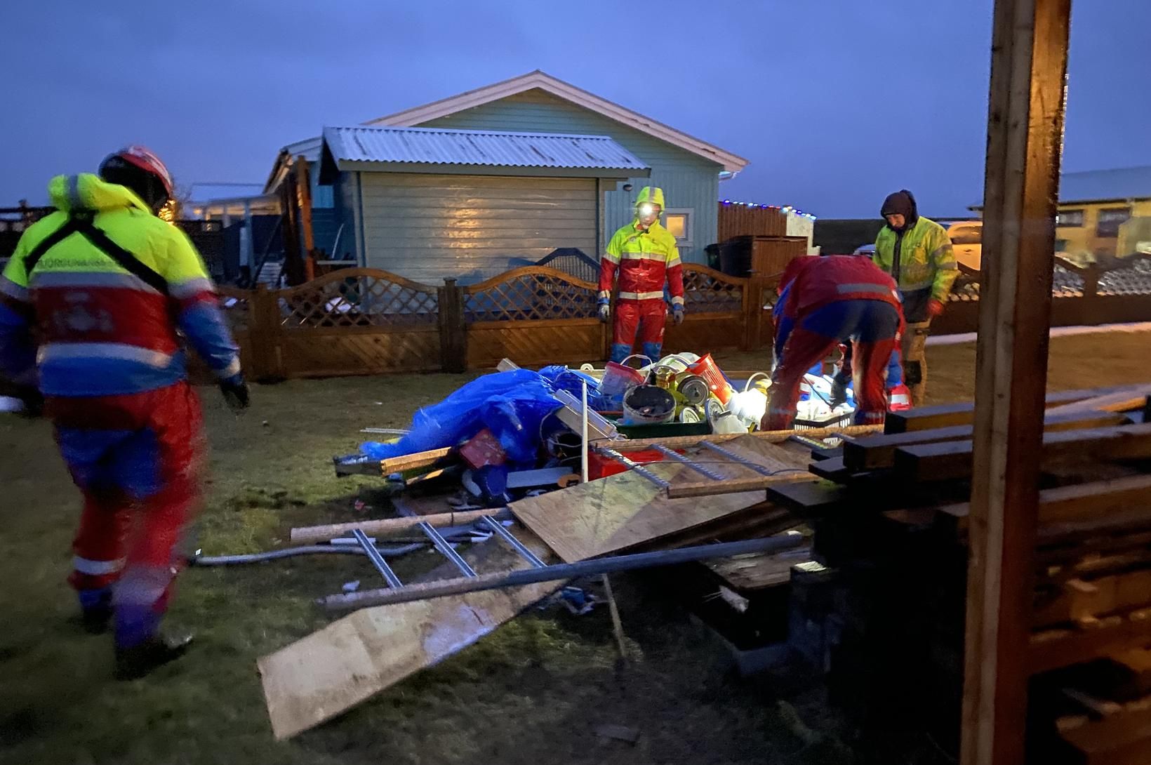 Geymsluskúr sprakk á Suðurnesjum í vindhviðum