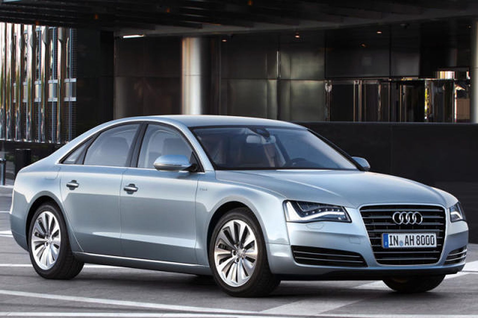 Audi A8 með Hybrid-tækni sem eyðir meira, er þyngri og …