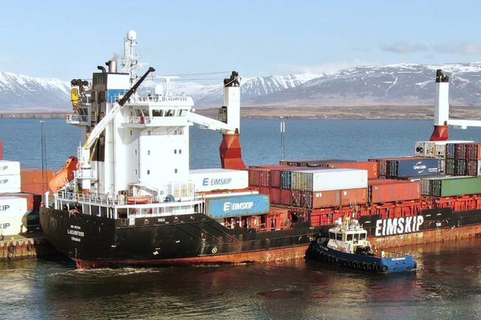 Ms. Lagarfoss, sem nú hefur verið seldur, í höfn á …