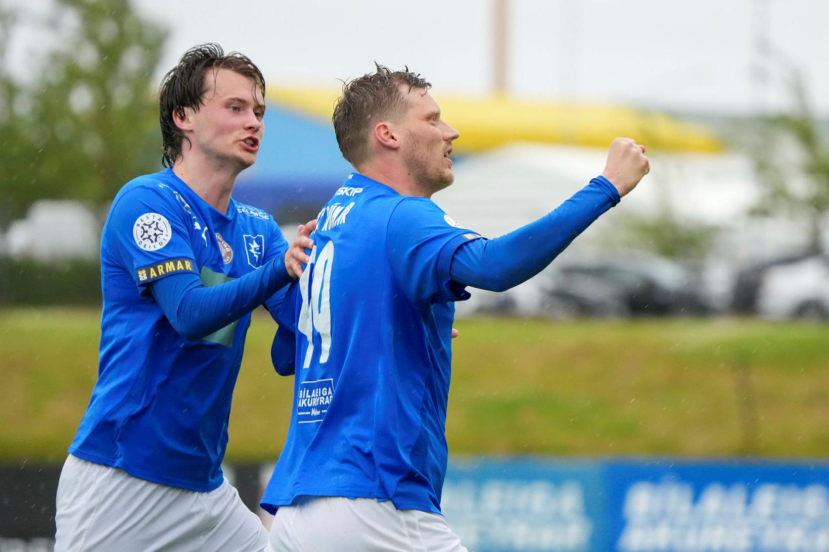 Benedikt V. Warén og Andri Rúnar Bjarnason sem fagnar marki …