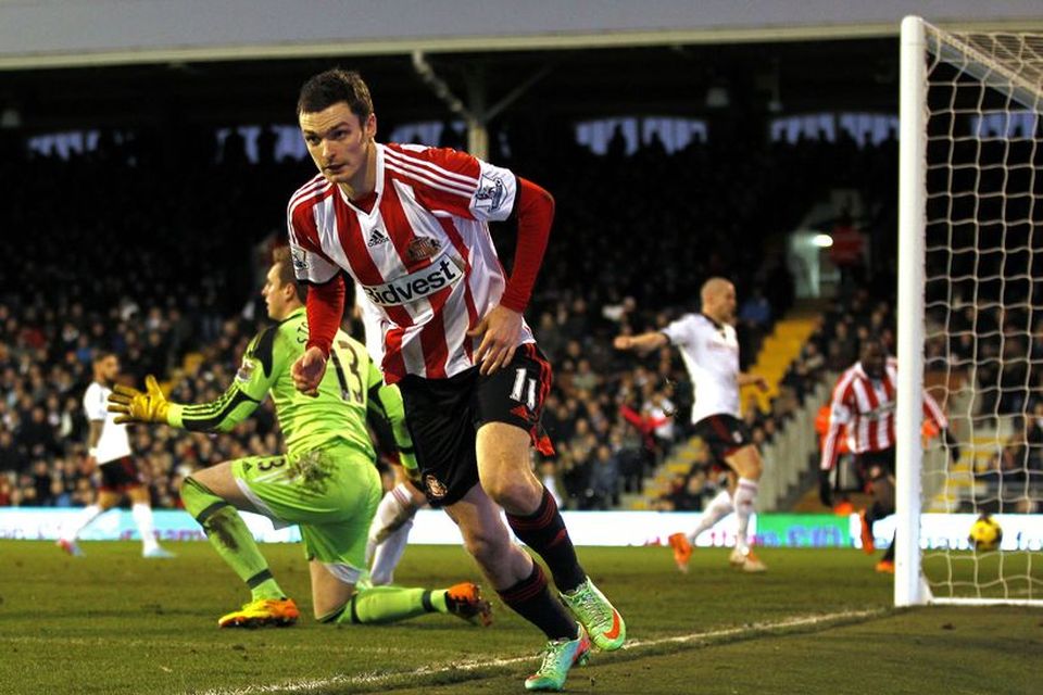 Adam Johnson fagnar öðru marki sínu gegn Fulham. Hann skoraði þrjú og lagði upp eitt.