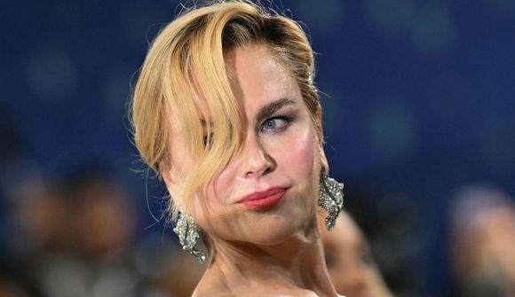 Nicole Kidman lét síða hárið fjúka