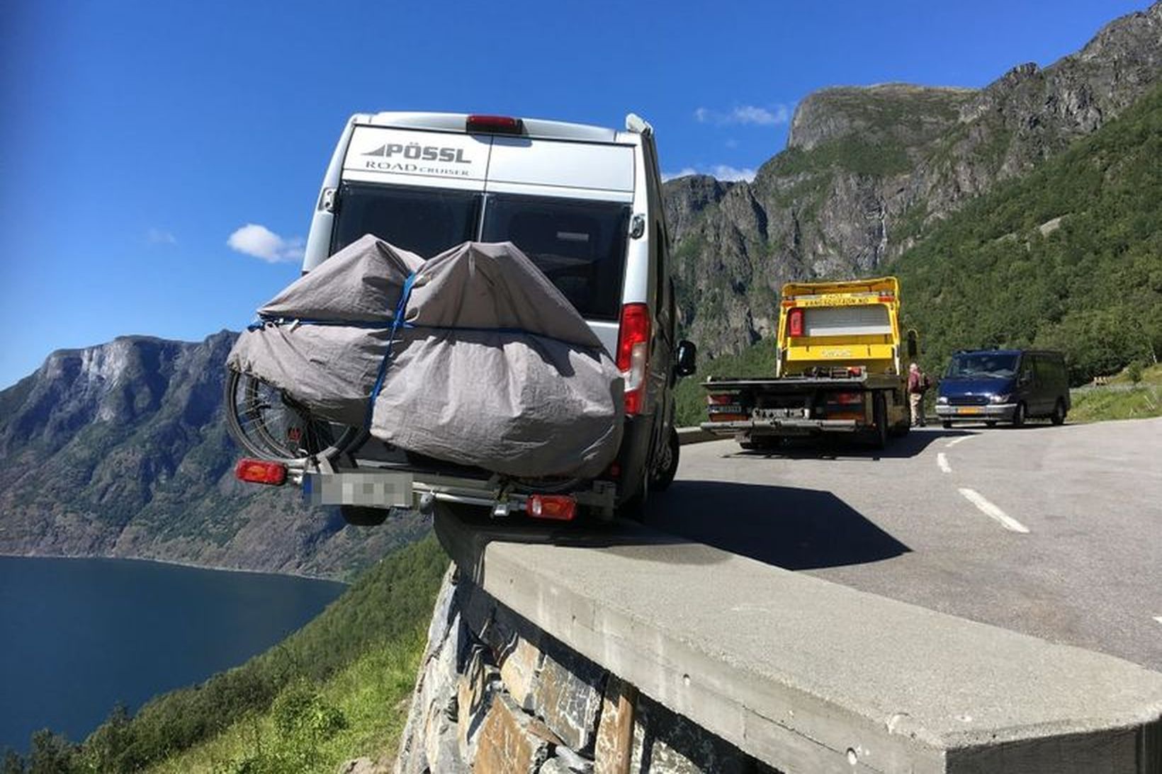 Nær daglega má lesa fréttir hvaðanæva af hætt komnum eða …