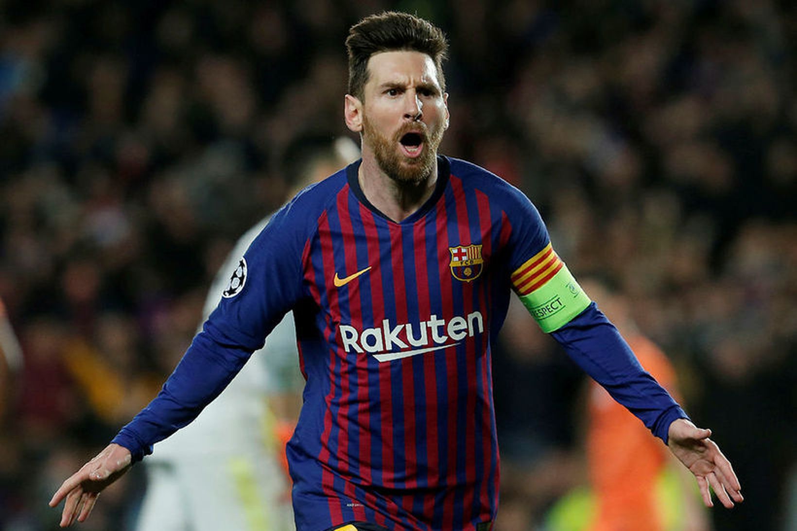 Lionel Messi fagnar marki gegn Lyon í gærkvöld.
