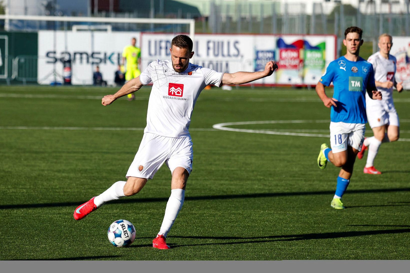 Gylfi Þór Sigurðsson og Guðmundur Baldvin Nökkvason í leiknum á …
