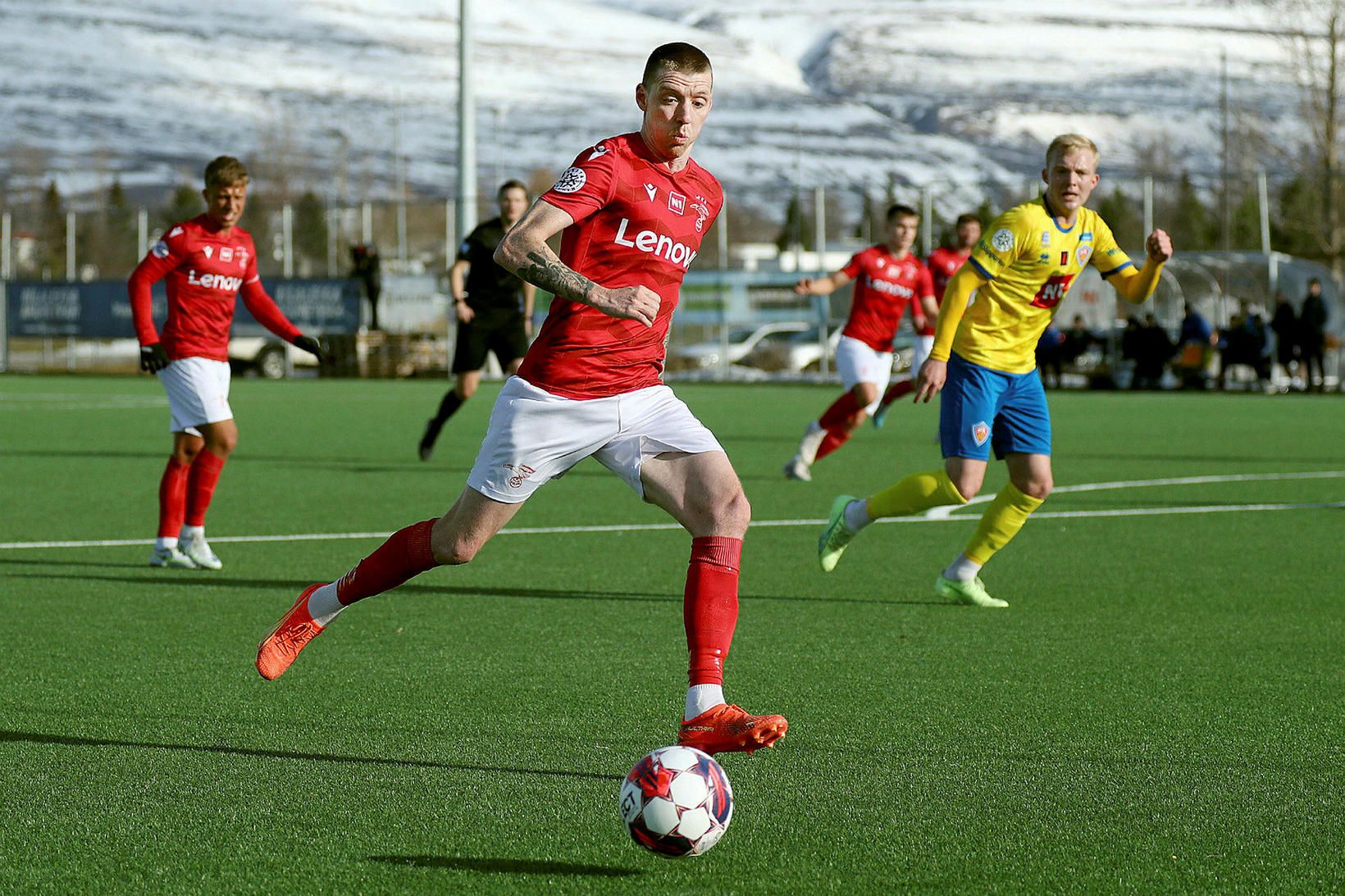 Birkir Már Sævarsson lagði upp þrjú marka Vals gegn KR.