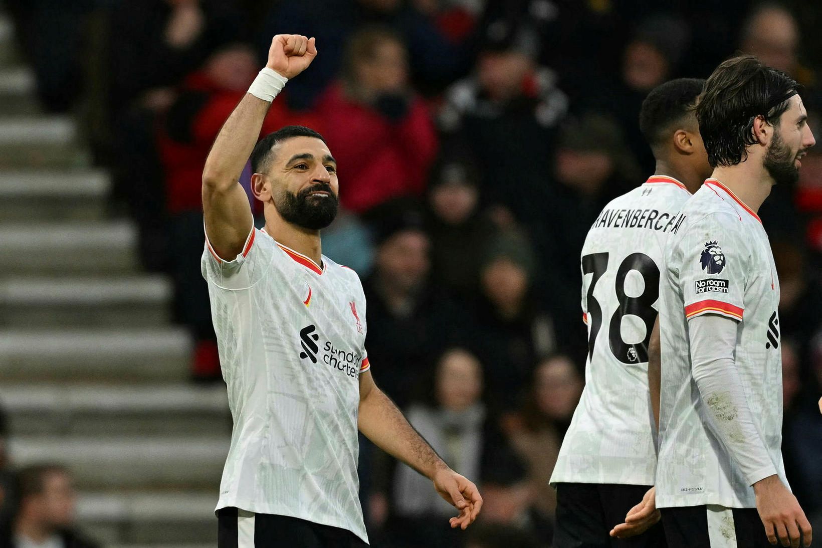 Mohamed Salah skoraði bæði mörk Liverpool í sigrinum gegn Bournemouth …