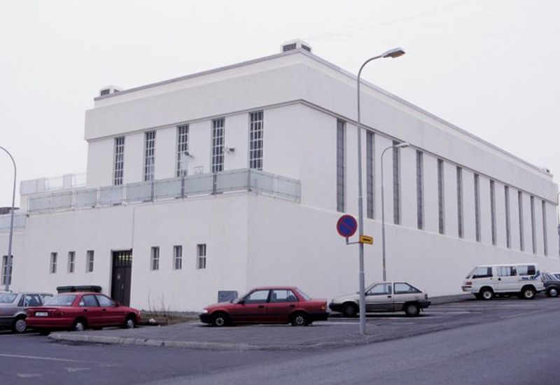 The old pool is designed by famous Icelandic architect Guðjón Samúelsson.
