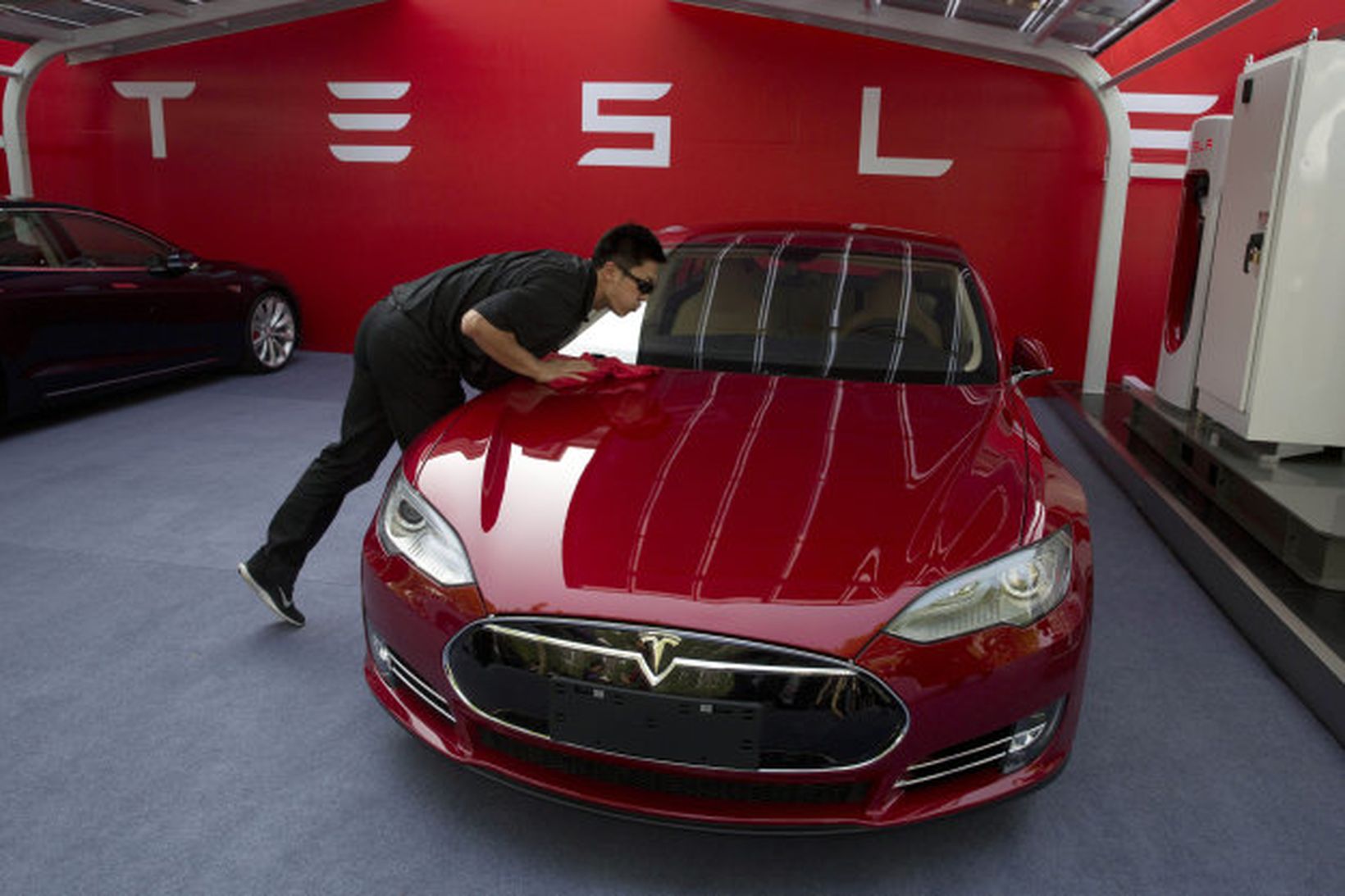 Kínverjar eru ólmir í Tesla Model S.