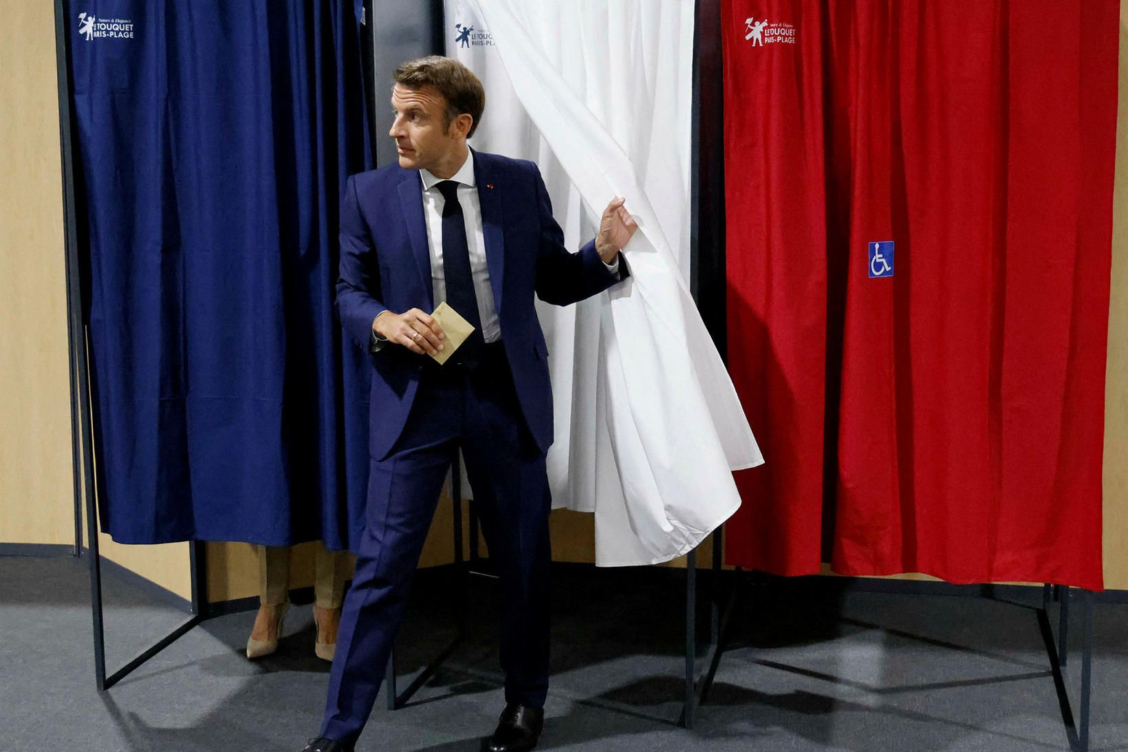 Franski forsetinn, Emmanuel Macron, hefur kosið í fyrstu umferð frönsku …