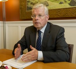 Einar K. Guðfinnsson, Speaker of the House: in full agreement with Bjarnason.