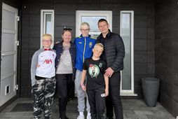 Vilhjálmur ásamt eiginkonu sinni, Sigurlaugu Pétursdóttur, og strákunum þeirra.