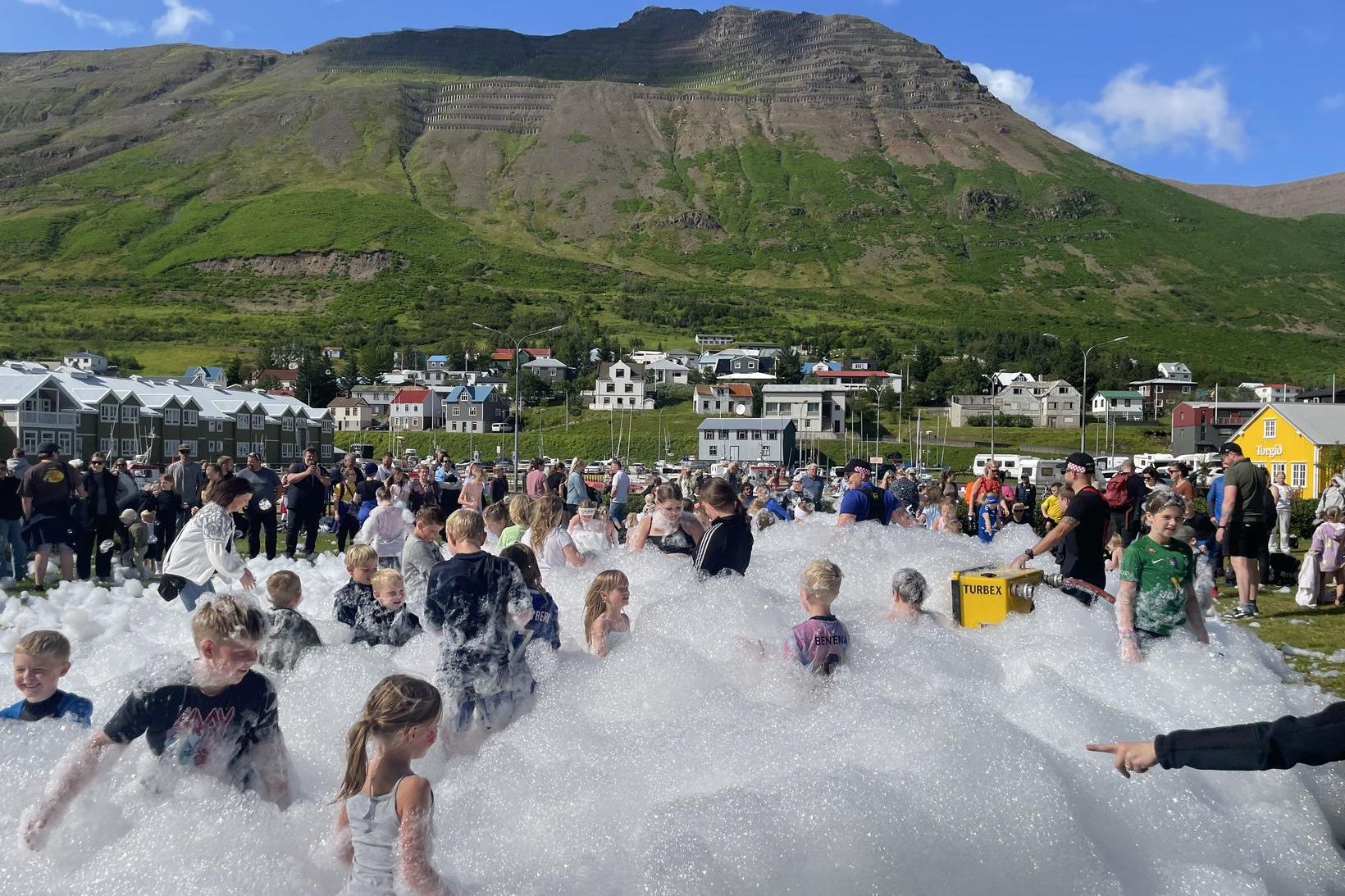 Dagskrá Síldarævintýrsins hófst á froðufjöri í dag.