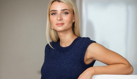 Karen Björg selur íbúð í arkitektablokkinni 