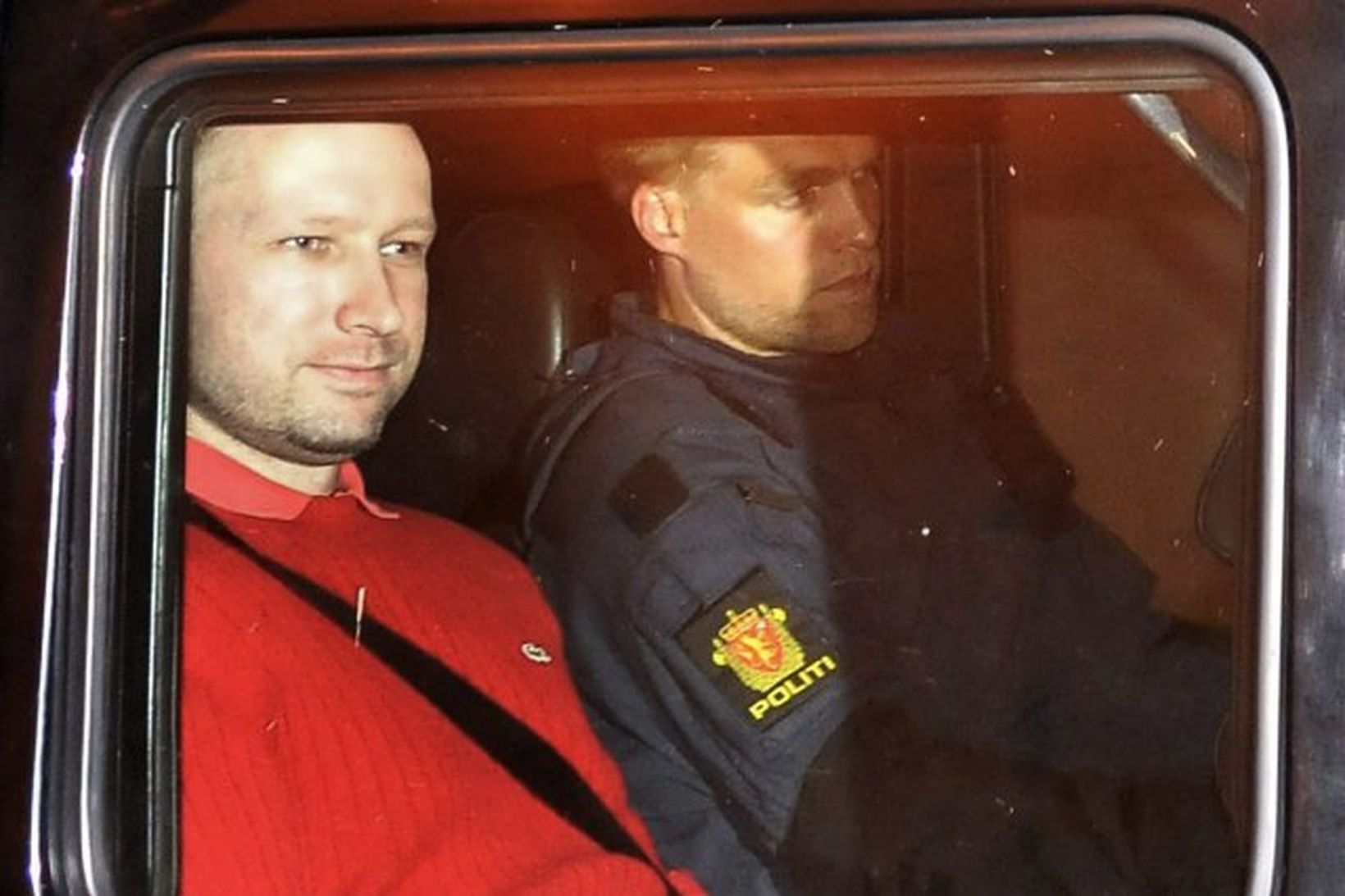 Hryðjuverkamaðurinn Anders Behring Breivik í haldi lögreglu.