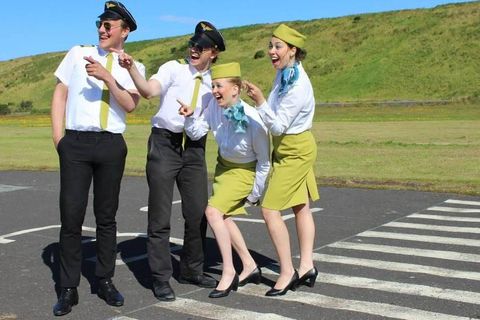 „Vel skrifaður [leiktextinn], kröftuglega fluttur og mótaður í viðeigandi stílfært form af leikstjóranum Arnóri Benónýssyni. …