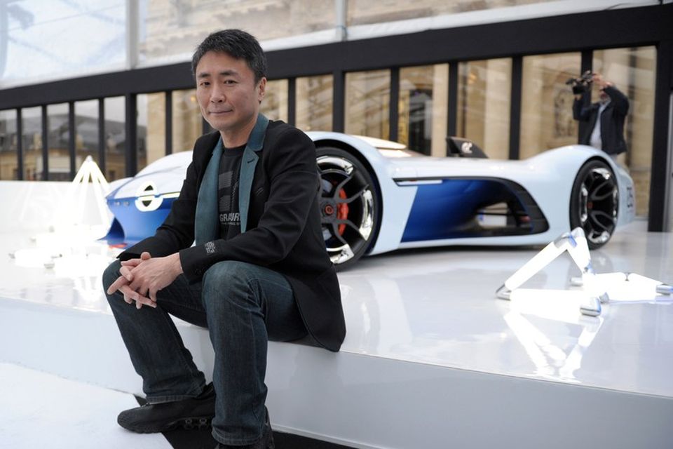 Japanski leikjahönnuðurinn Kazunori Yamauchi, skapari „Gran Turismo“ tölvuleiksins sýnir „Vision Gran Turismo“ hugmyndabílinn sem franskir …