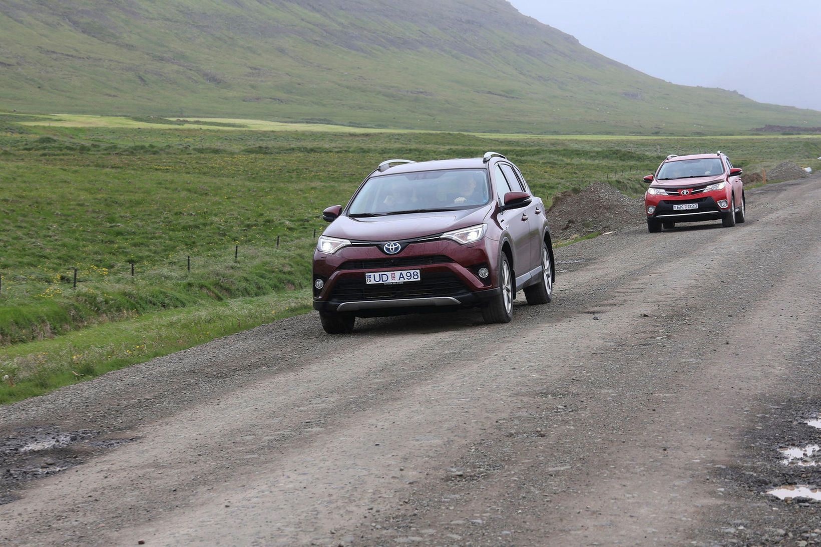 Á malarkaflanum í Miðdölum þar sem klæðningin á veginum gaf …