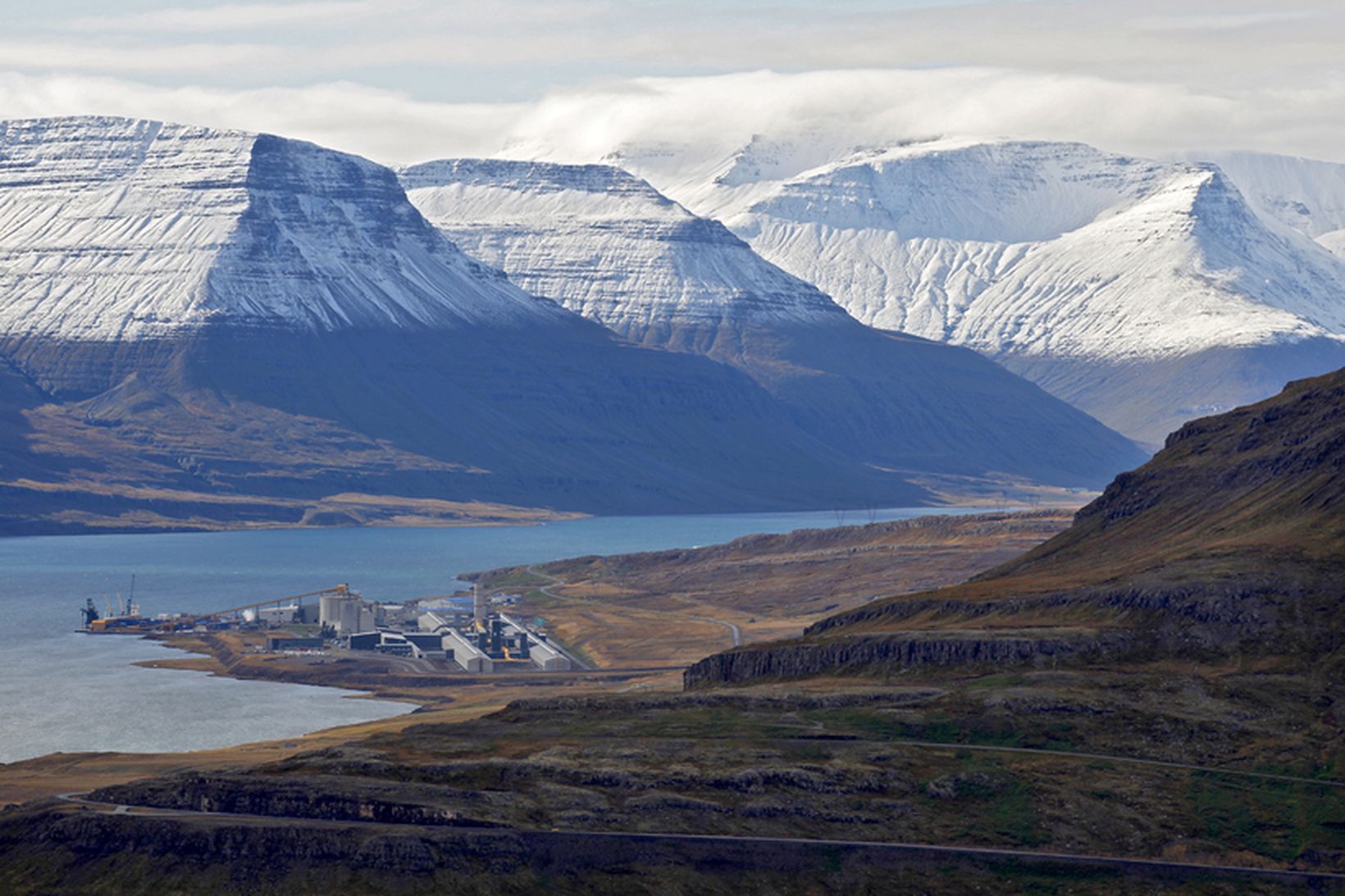 Fyrirtækið rekur sjókvíaeldi í Reyðarfirði.