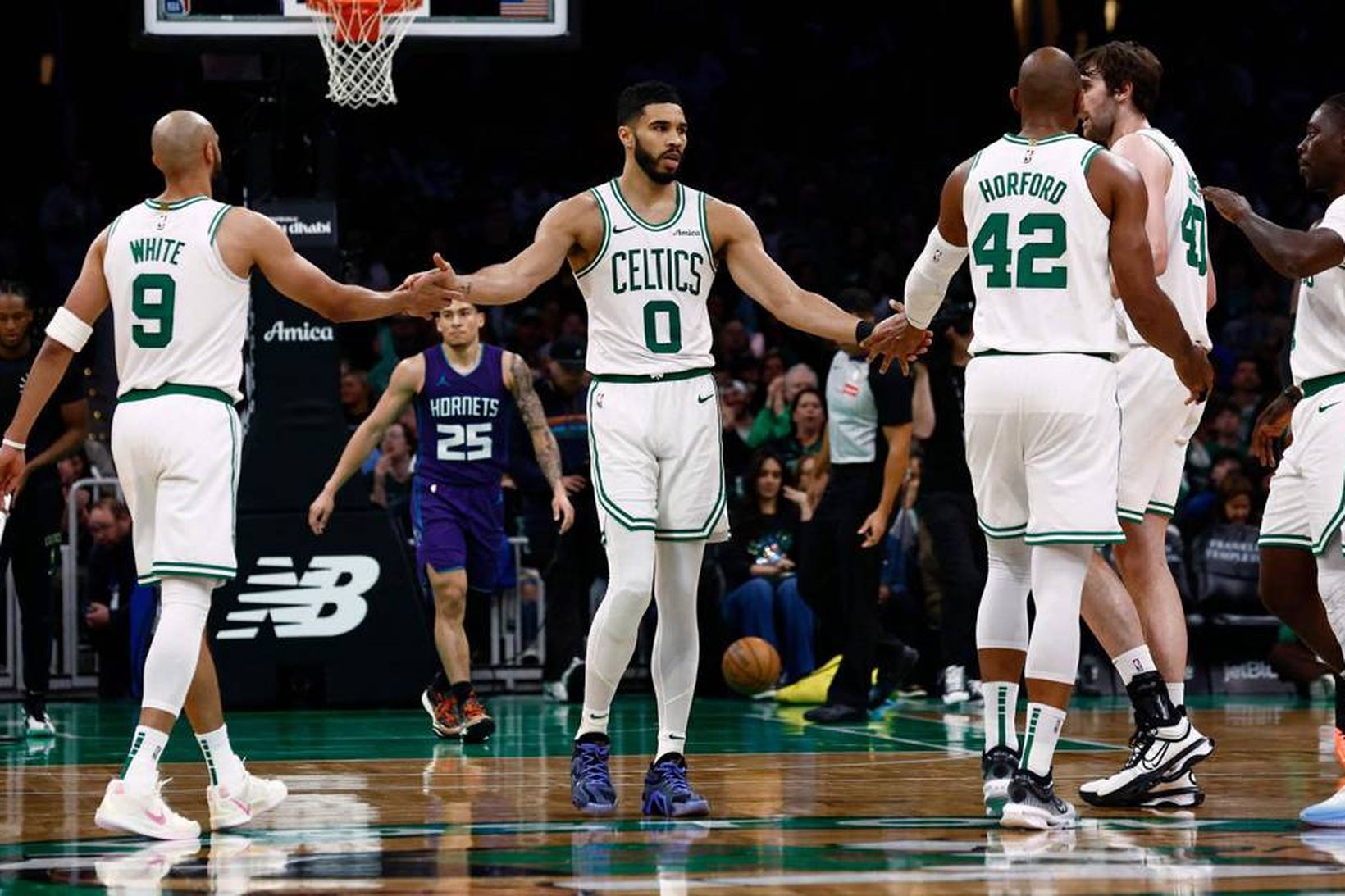 Jayson Tatum og félagar hjá Boston freista þess að verja …