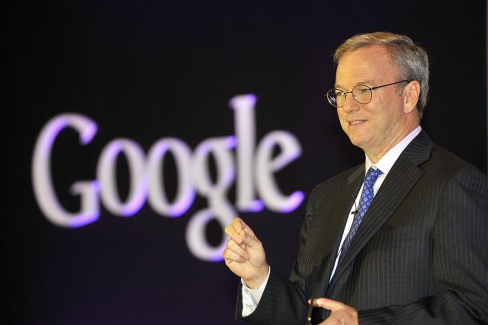 Eric Schmidt, forstjóri Google segir fyrirtækið gera rétt í skattamálum …