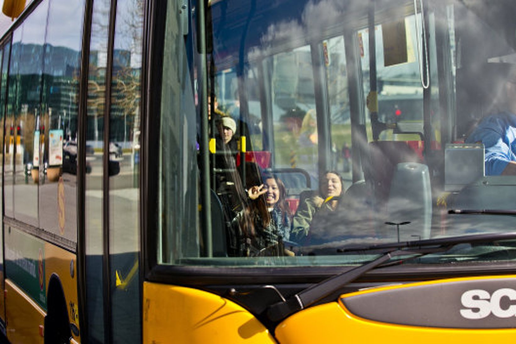 Strætó í Lækjargötu.