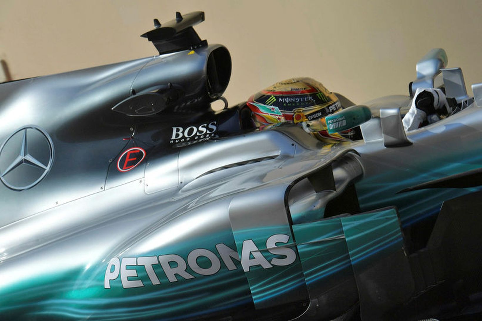 Lewis Hamilton á ferð í Abu Dhabi í dag.