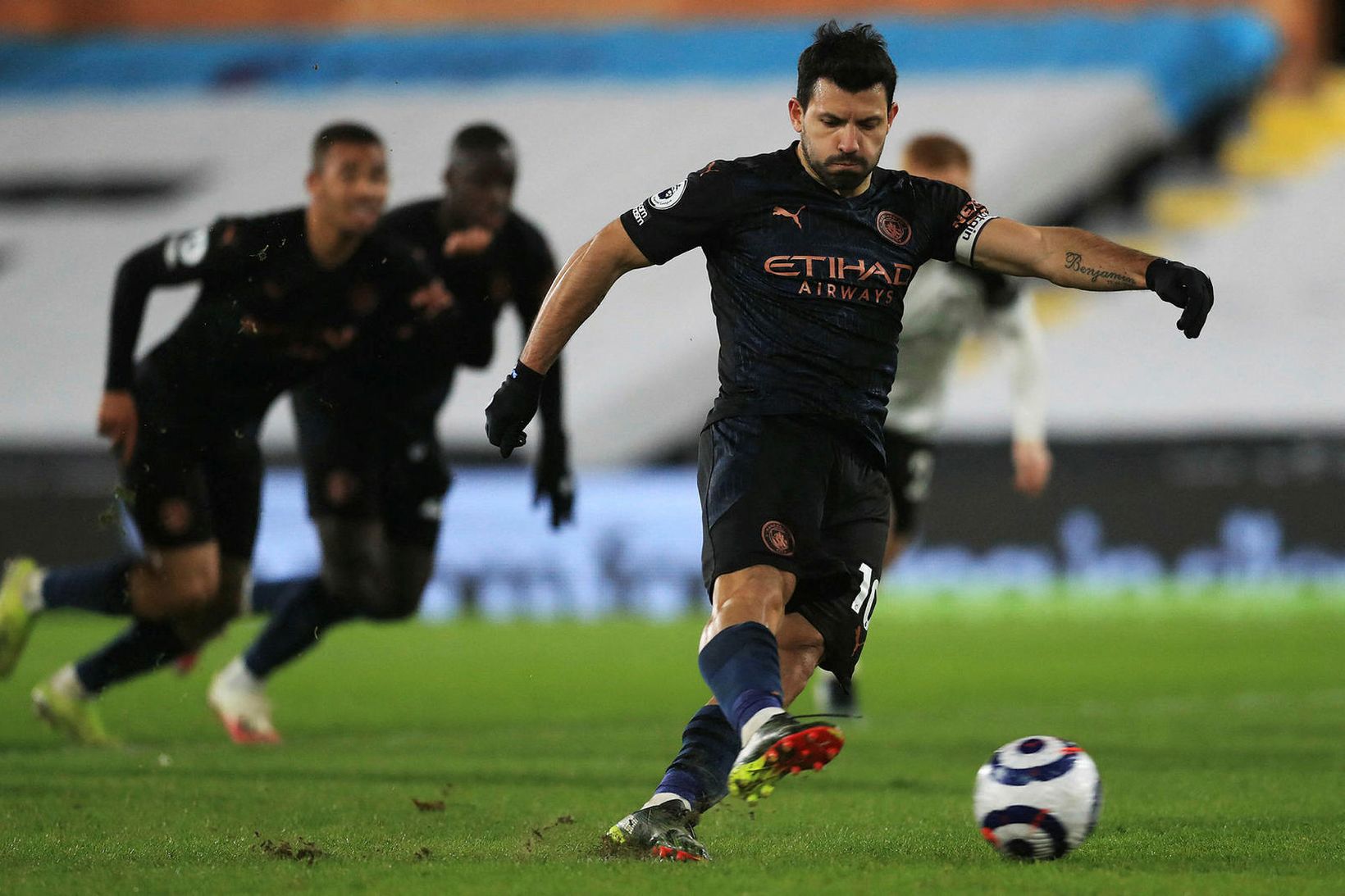 Sergio Agüero skoraði úr vítaspyrnu gegn Fulham.