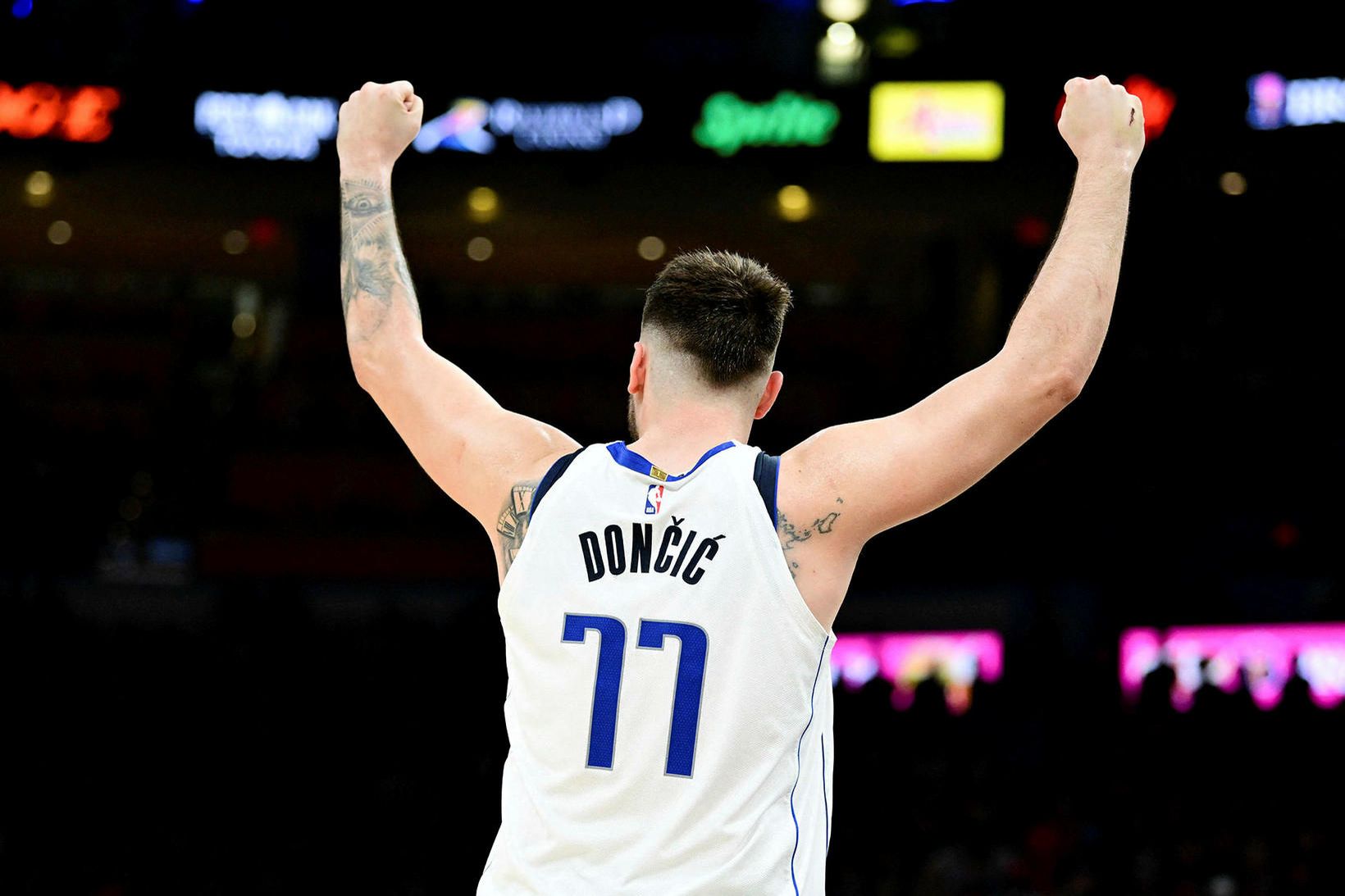 Luka Doncic fór mikinn í nótt.