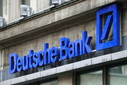 Deutsche Bank neitar sök.