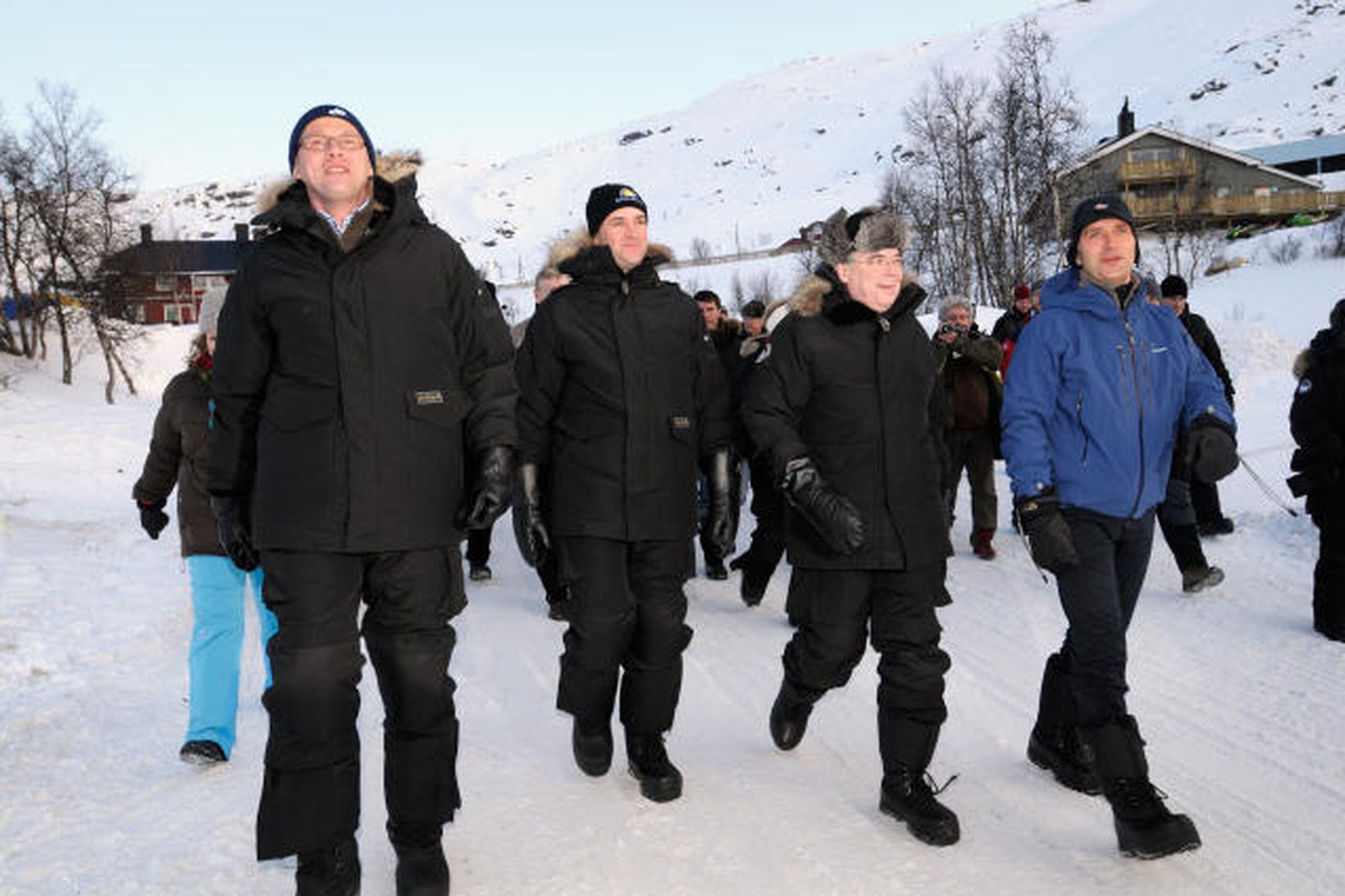 Norrænu forsætisráðherrarnir á gönguferð í snjónum í Riksgränsen í Norður-Svíþjóð.