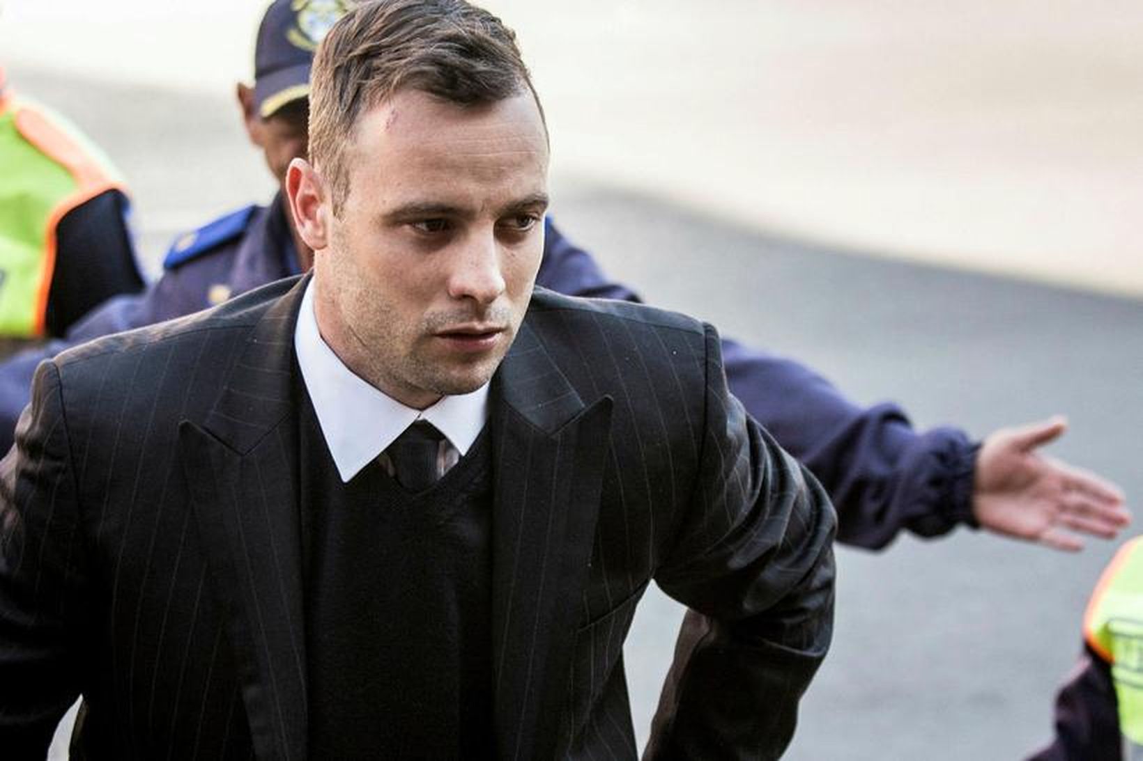 Oscar Pistorius var dæmdur í 6 ára fangelsi í morgun.