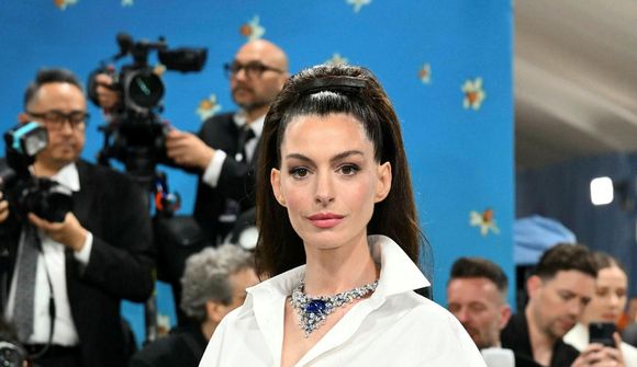 Anne Hathaway sögð hafa lagst undir hnífinn