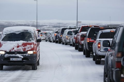 Snow in the capital is causing heavy traffic and several road mishaps so police urge drivers to be careful.