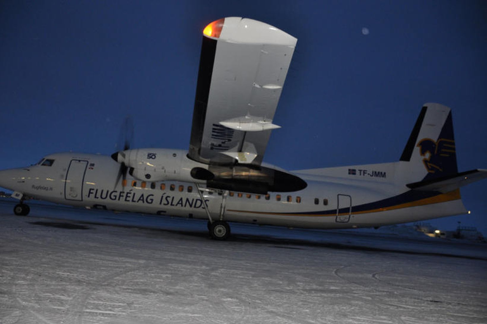 Myndin er af Fokker 50 TF-JMM á Reykjavíkurflugvelli í morgun, …