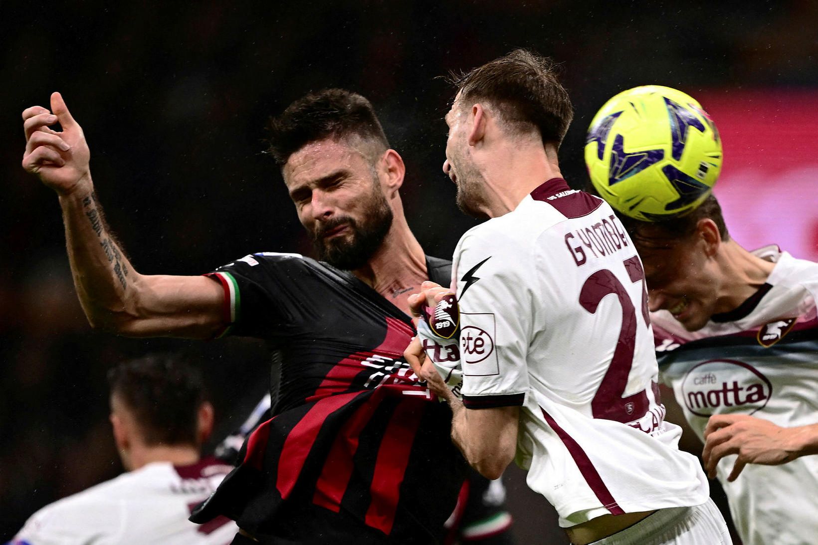 Úr leik AC Milan og Salernitana í A-deildinni á síðasta …