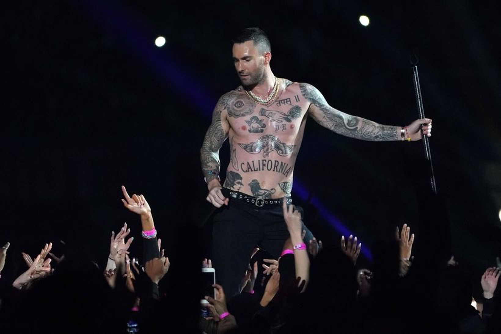 Adam Levine, söngvari hljómsveitarinnar Maroon 5, kom fram um helgina …