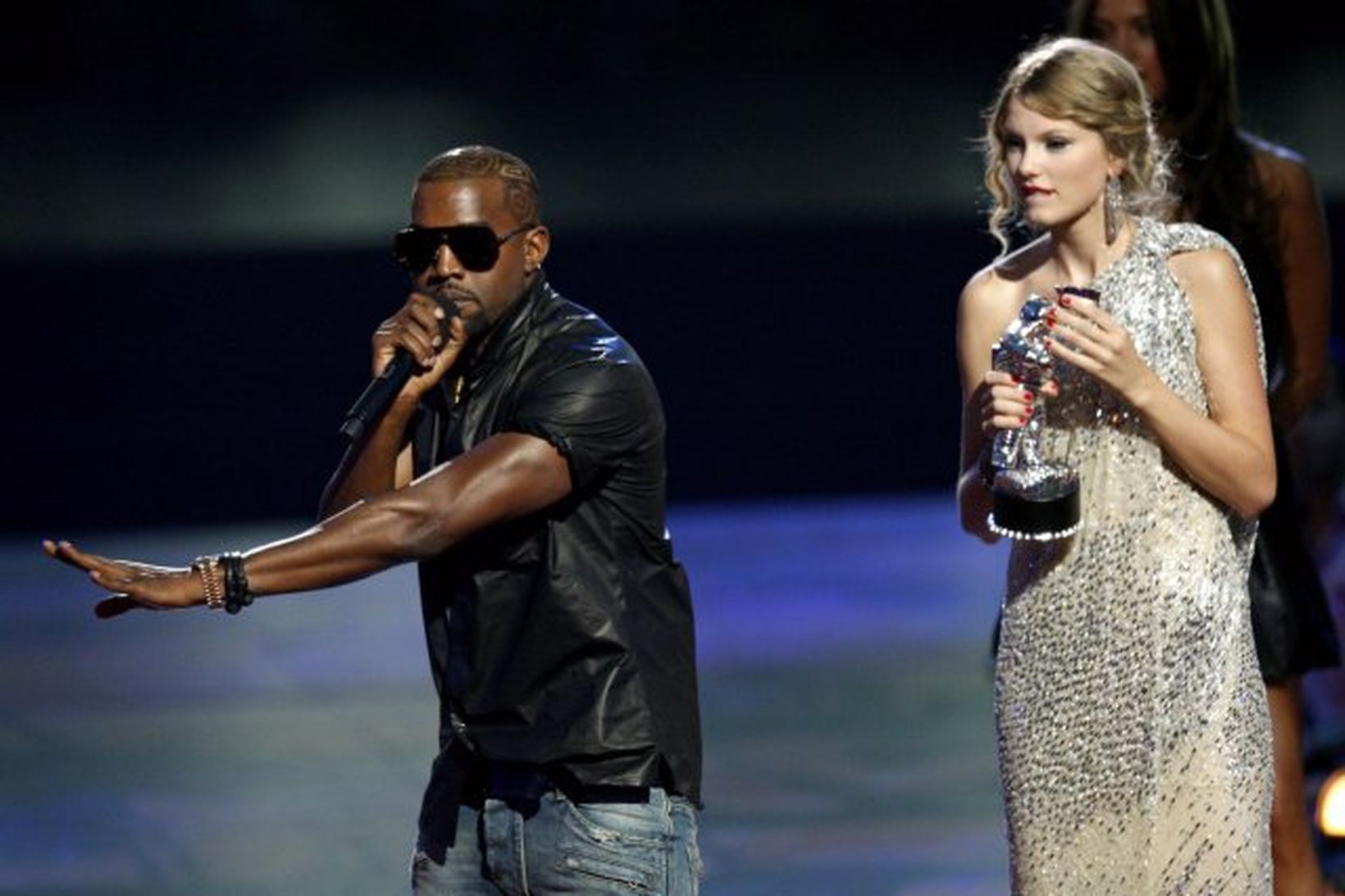Kanye West truflaði þakkarræðu söngkonunnar Taylor Swift á MTV-myndbandahátíðinni í …