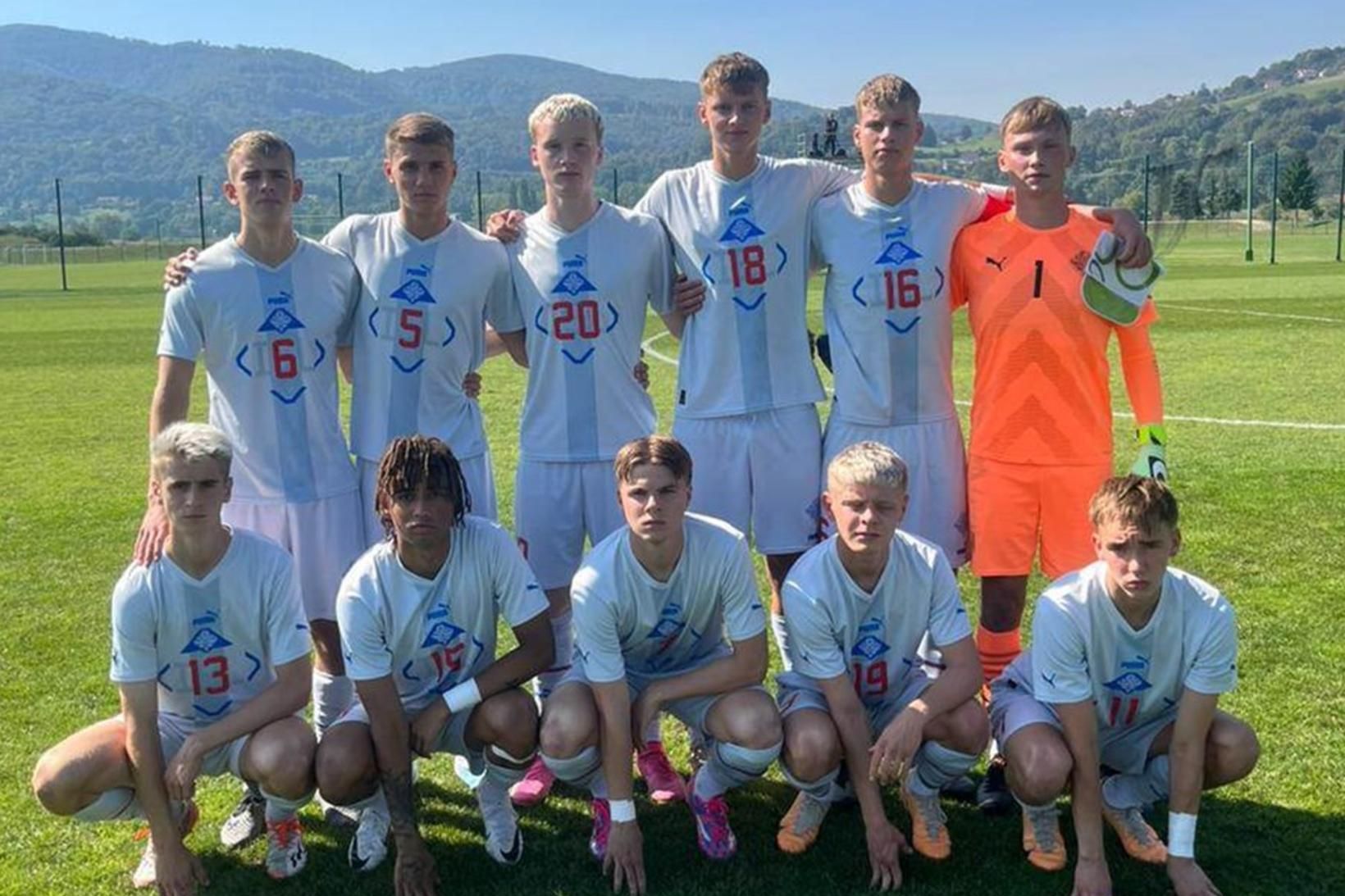 Íslenska U19 ára landsliðið vann öruggan sigur á því eistneska.